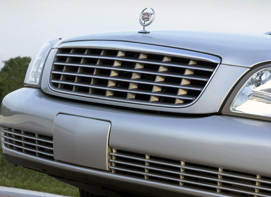  Cadillac DeVille Armored 2004 года  (фото 9 из 14)